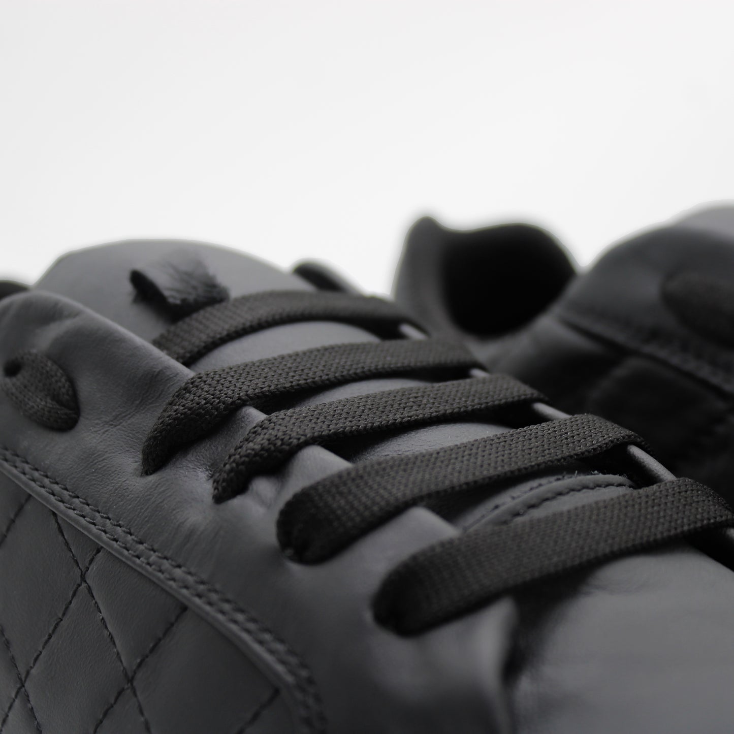 SNEAKERS CAPITONADOS NEGRO SUELA LIGA - SGN1024
