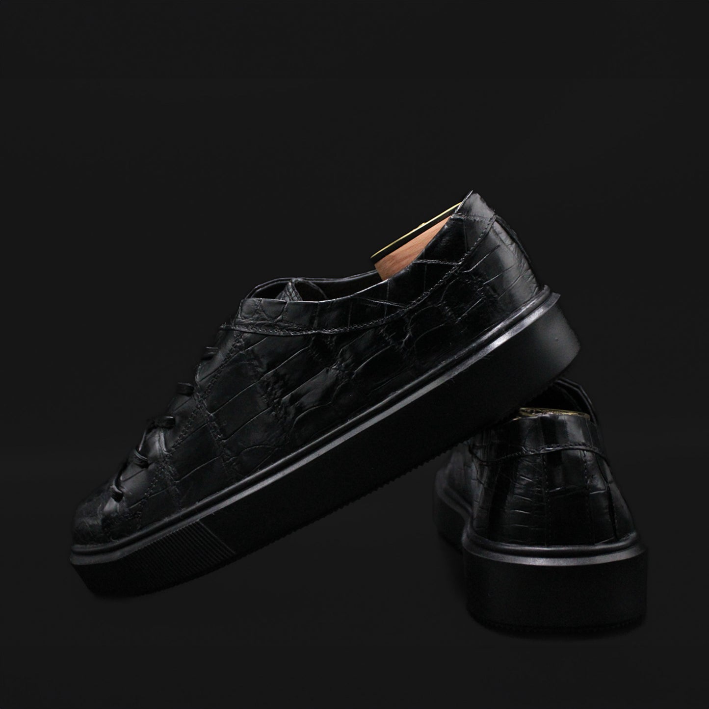 BLACK CROCODILE