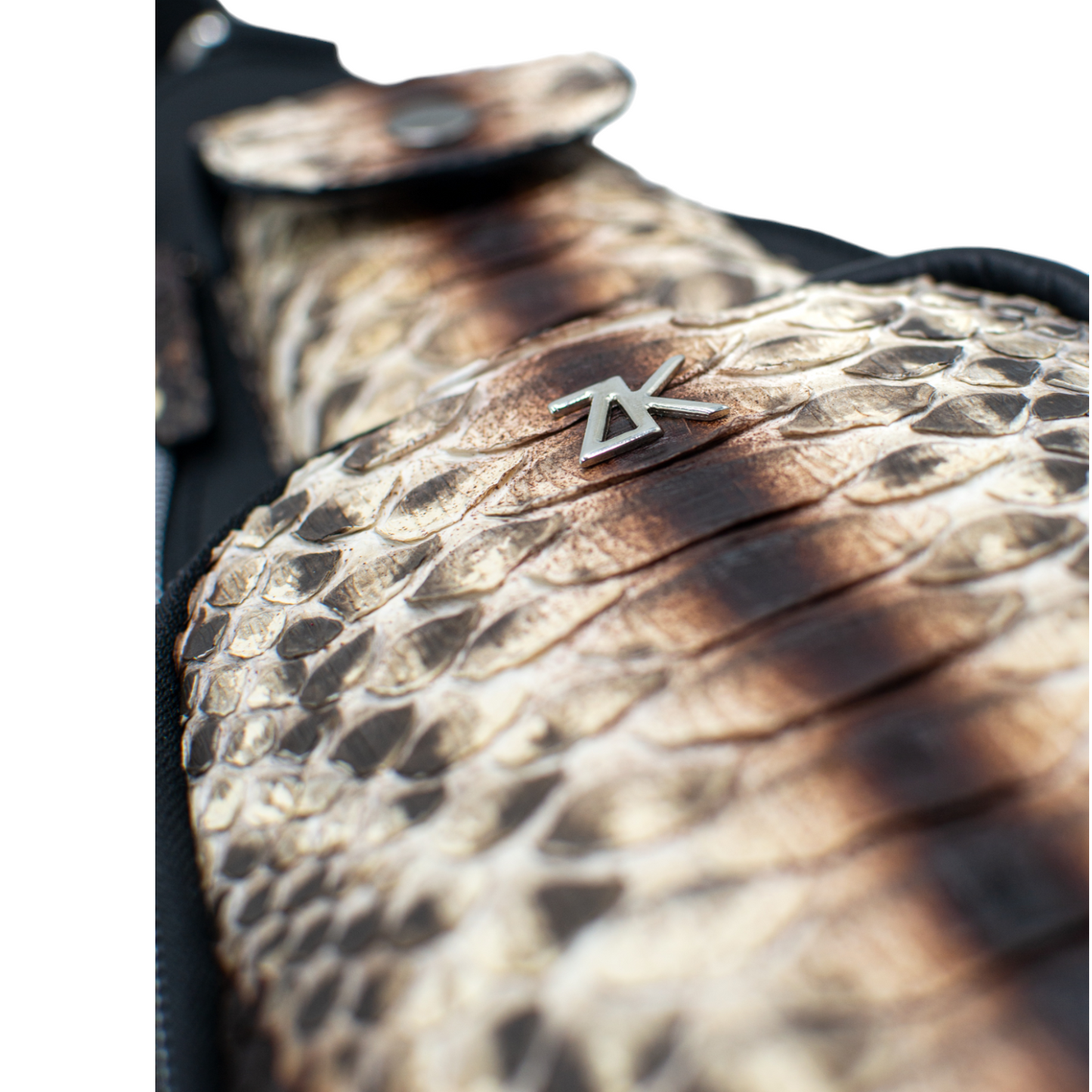 PECHERA PARA CABALLERO EN PIEL EXÓTICA DE PITÓN PINTADO ESPECIAL CON BECERRO - PCH898GP