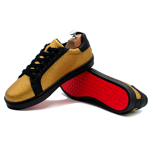 TENIS SNEAKER EN PIEL GENUINA DE BECERRO ITALIANO CON GRABADO DE PITÓN DORADO - DKE902K