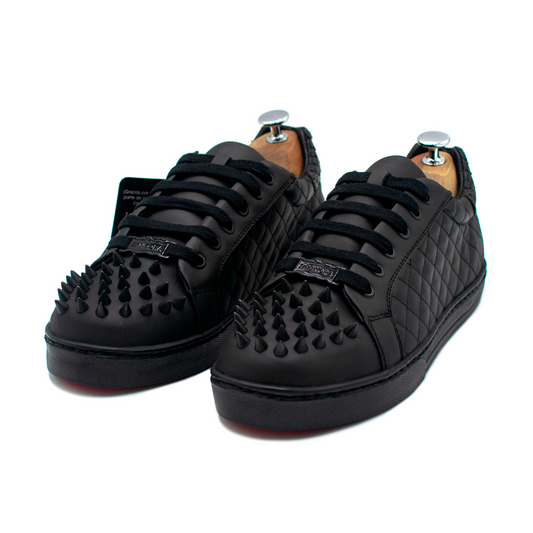 TENIS SNEAKER NEGRO CON PIEL GENUINA DE BECERRO ITALIANO CAPITONADO CON PITÓN - FKO091K