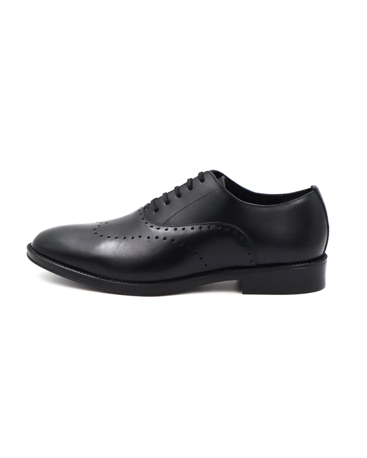 ZAPATO CASUAL NEGRO PERFORADO A MANO EN PIEL BECERRO Y TERNERA PARA HOMBRE