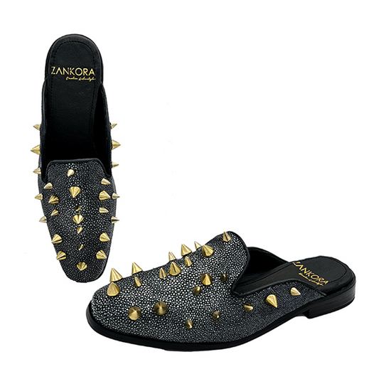 CALZADO TIPO MULE EN PIEL GENUINA DE MANTARRAYA PULIDA CON SPIKES - MLR014A