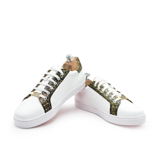 SNEAKERS DE BECERRO ITALIANO CON APLICACIONES NEGRO CON DORADO - DGE347L