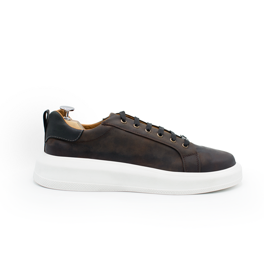 TENIS SNEAKERS EN PIEL CABRA ACABADO GRASSO COLOR CHOCOLATE - KJI988K